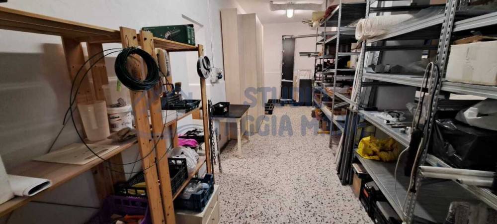 locale di sgombero in vendita a Taggia in zona Arma di Taggia
