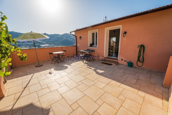 casa indipendente in vendita a Taggia