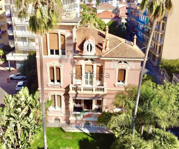 casa indipendente in vendita a Taggia in zona Arma di Taggia