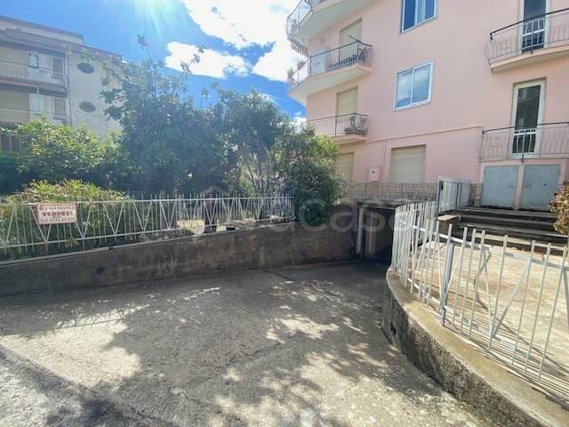 box auto in vendita a Taggia in zona Arma di Taggia