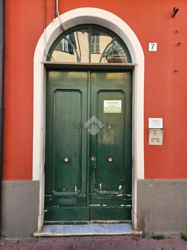 appartamento in vendita a Taggia in zona Arma di Taggia