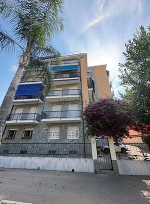 appartamento in vendita a Taggia in zona Arma di Taggia