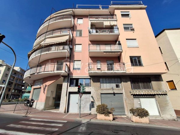 appartamento in vendita a Taggia in zona Arma di Taggia
