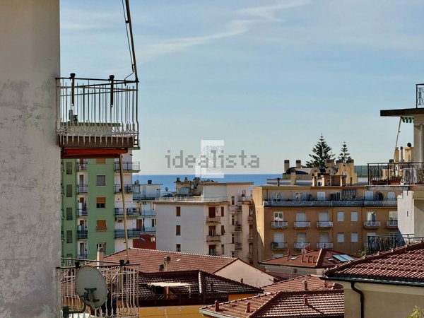 appartamento in vendita a Taggia in zona Arma di Taggia
