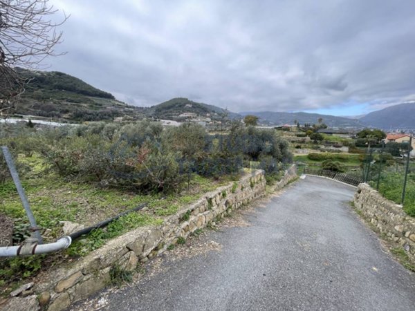 terreno in vendita a Taggia in zona Borghi