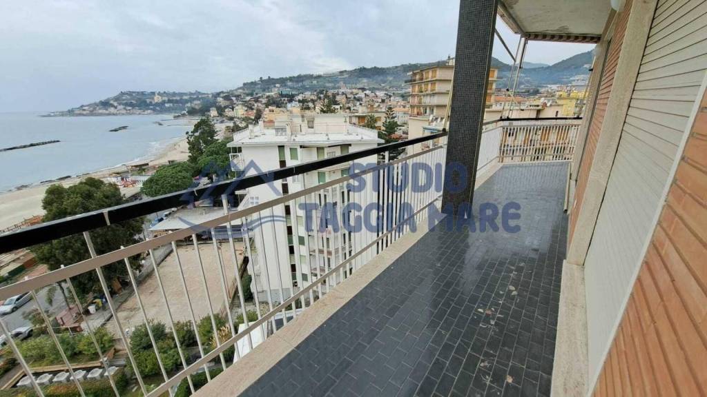 appartamento in vendita a Taggia in zona Arma di Taggia