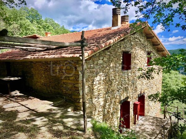 casale in vendita a Triora in zona Bregalla