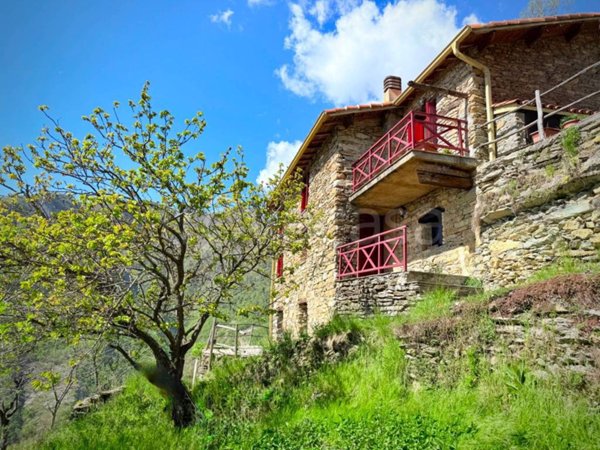 casale in vendita a Triora in zona Bregalla