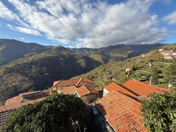 esavano in vendita a Triora