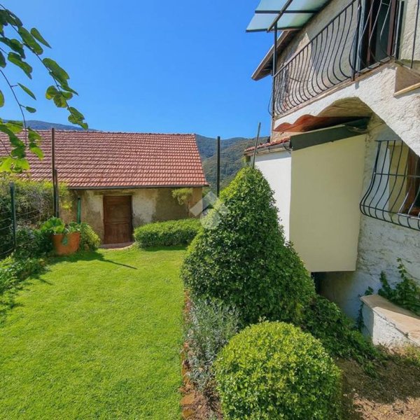 casa indipendente in vendita a Triora
