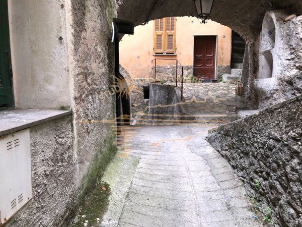 casa indipendente in vendita a Triora