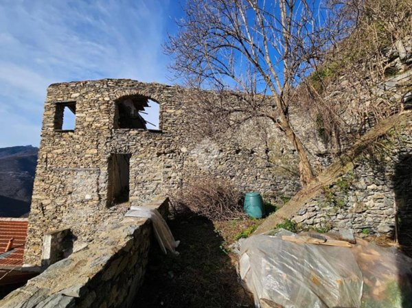 quadrivano in vendita a Triora