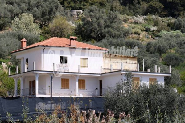 casa indipendente in vendita a Vallebona