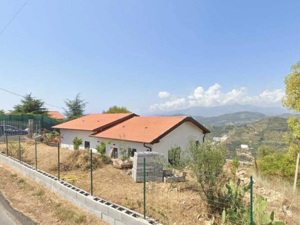 casa indipendente in vendita a Vallebona