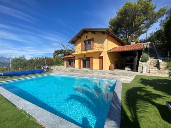 casa indipendente in vendita a Vallebona