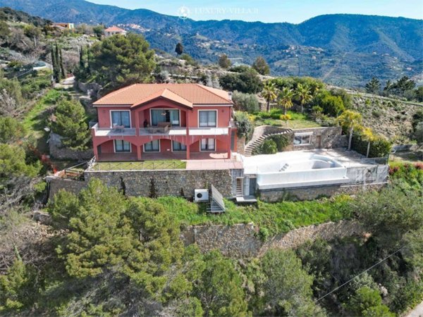 casa indipendente in vendita a Vallebona