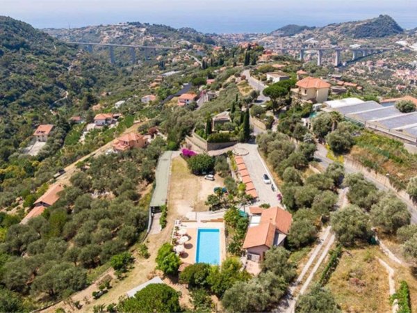 casa indipendente in vendita a Vallebona