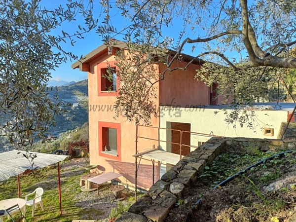 casa indipendente in vendita a Vallebona