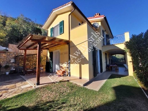 casa indipendente in vendita a Vallebona