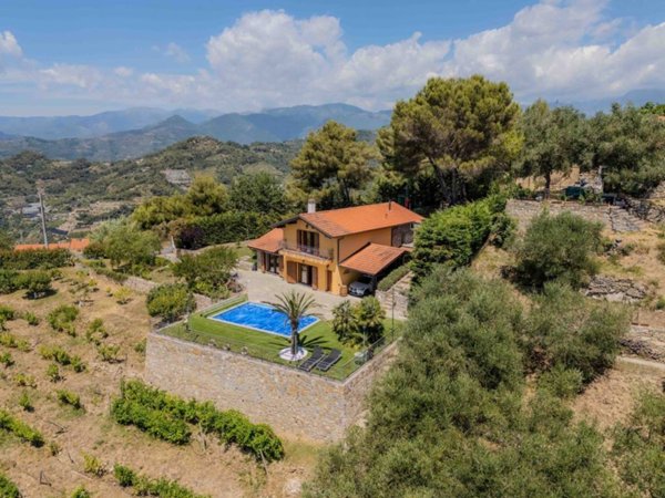 casa indipendente in vendita a Vallebona