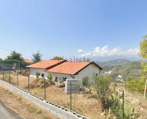 casa indipendente in vendita a Vallebona