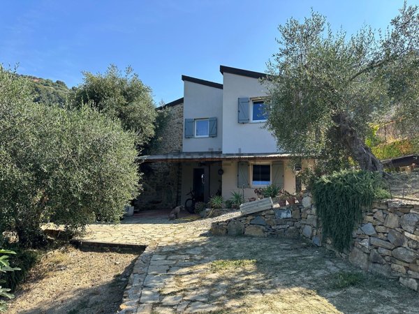 casa indipendente in vendita a Vallebona