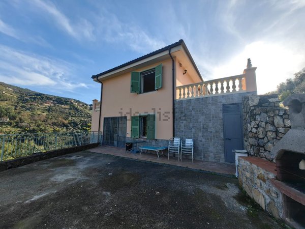 casa indipendente in vendita a Vallebona