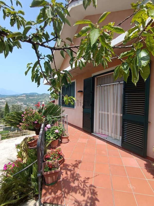 casa indipendente in vendita a Vallebona