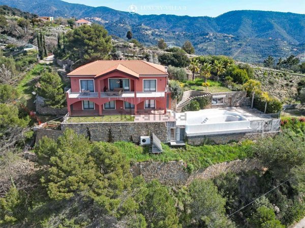 casa indipendente in vendita a Vallebona