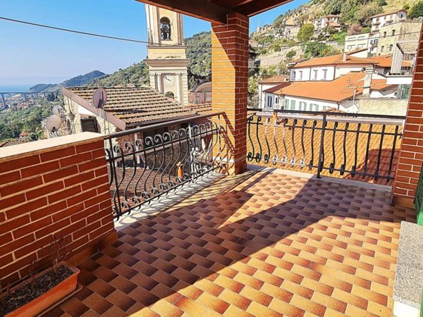 casa indipendente in vendita a Vallebona