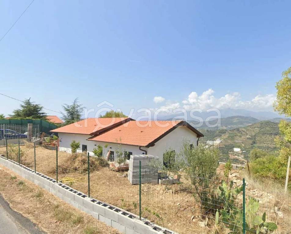 casa indipendente in vendita a Vallebona