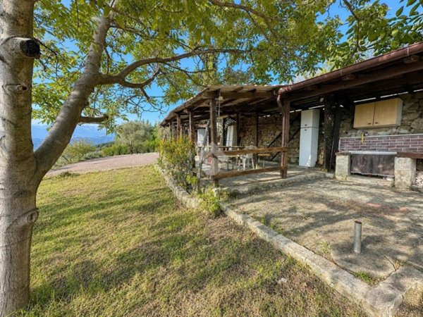casa indipendente in vendita a Vallebona