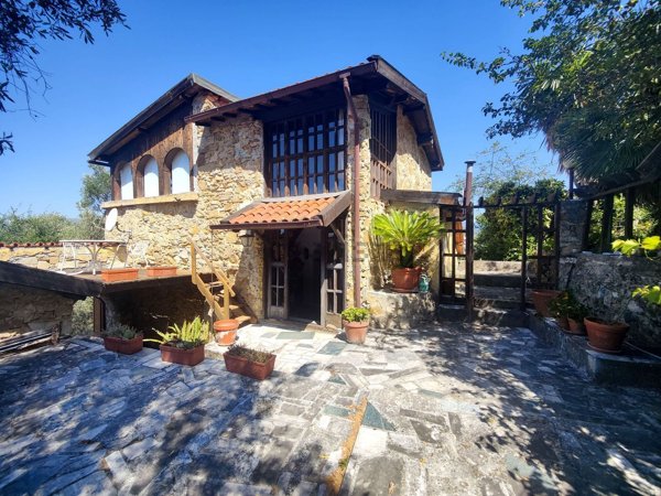 casa indipendente in vendita a Vallebona