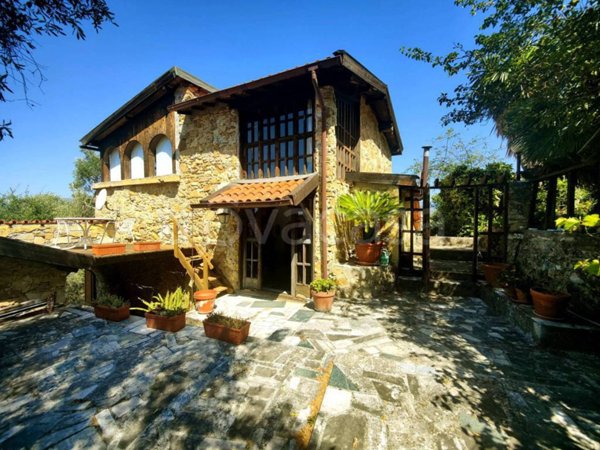 casa indipendente in vendita a Vallebona