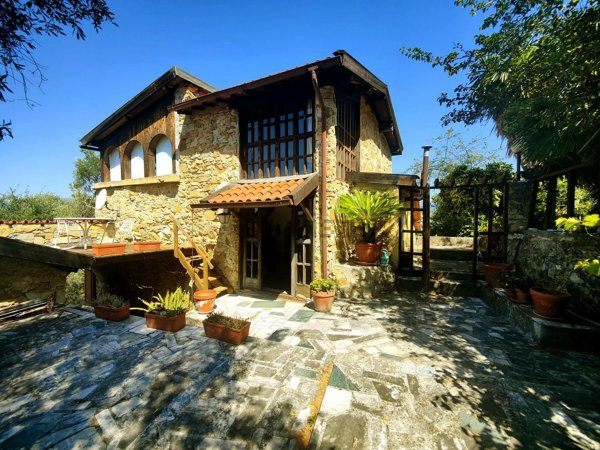 casa indipendente in vendita a Vallebona