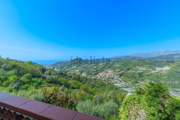 casa indipendente in vendita a Vallebona