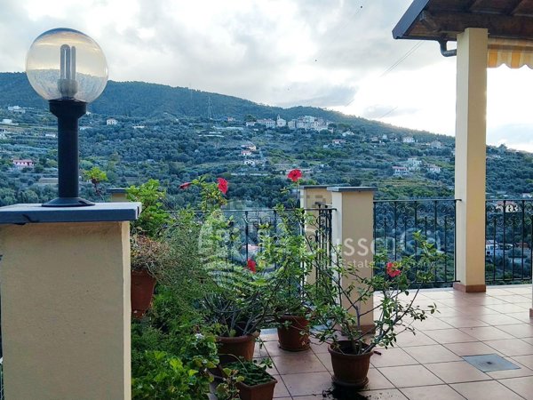 casa indipendente in vendita a Vallebona