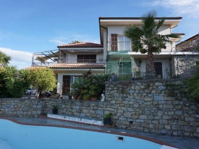 casa indipendente in vendita a Vallecrosia