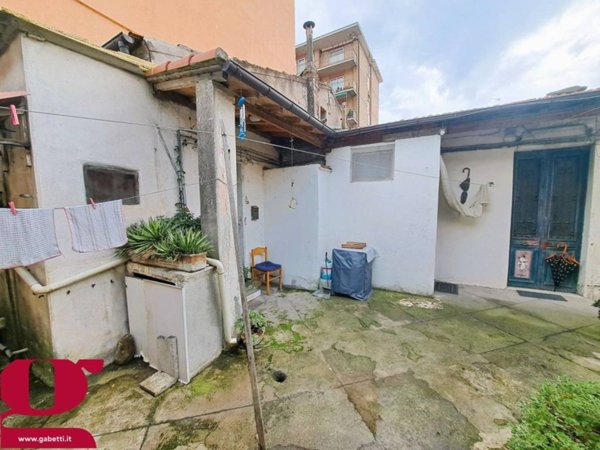 intera palazzina in vendita a Vallecrosia