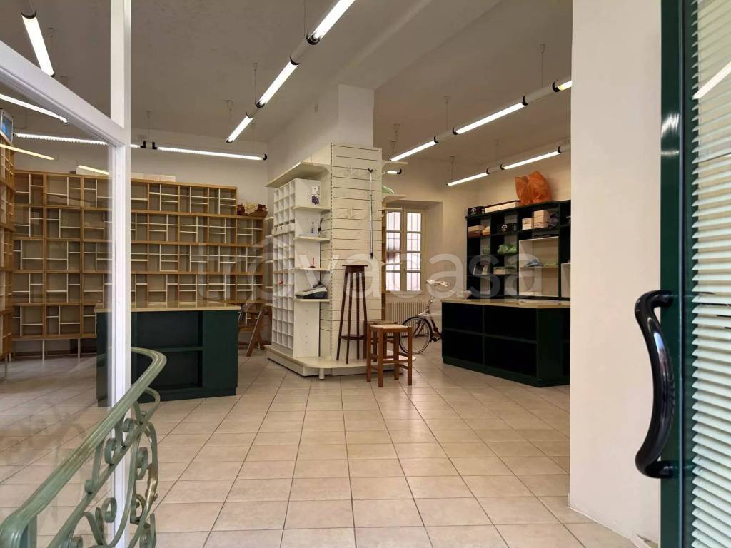 negozio in vendita a Vallecrosia