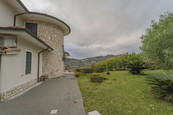 casa indipendente in vendita a Vallecrosia