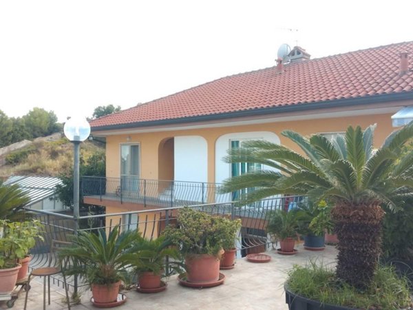 casa indipendente in vendita a Vallecrosia