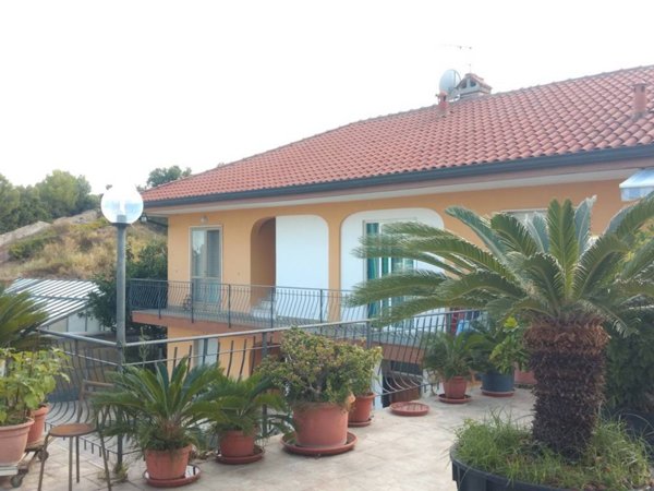 casa indipendente in vendita a Vallecrosia