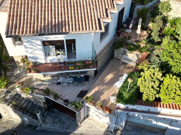 casa indipendente in vendita a Vallecrosia