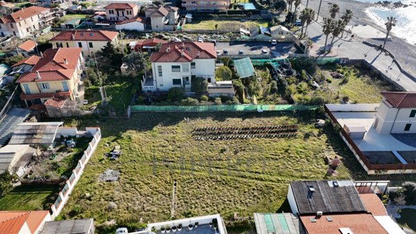 terreno edificabile in vendita a Vallecrosia