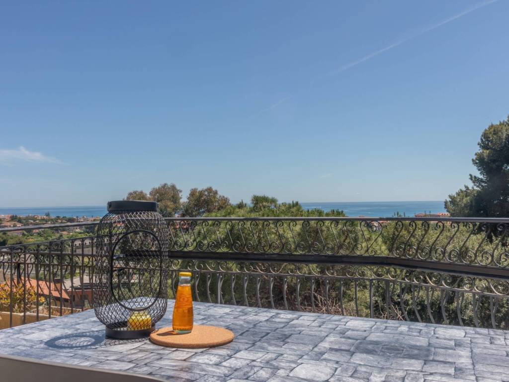 appartamento in vendita a Vallecrosia