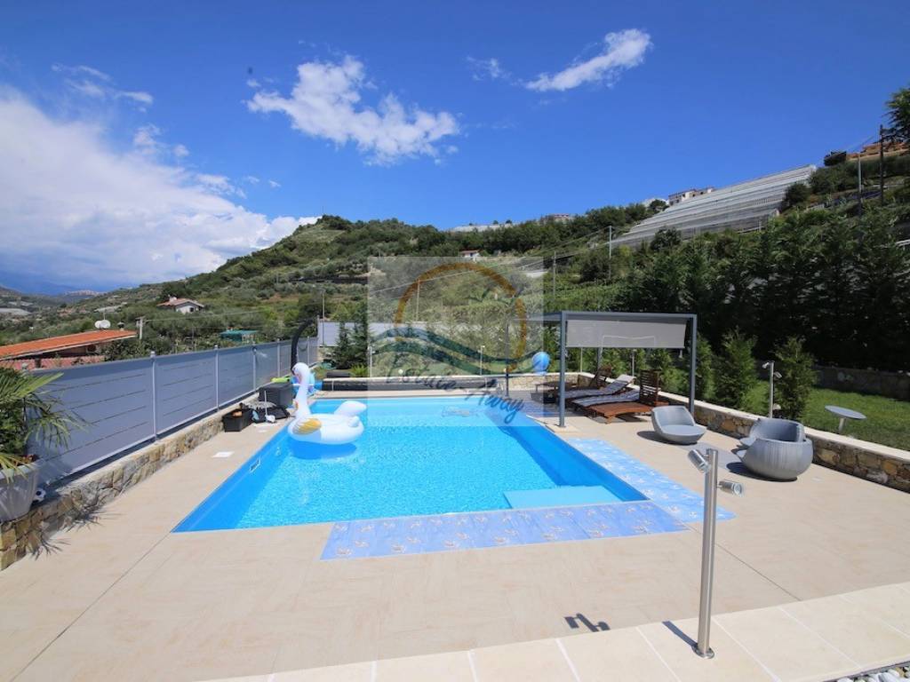 casa indipendente in vendita a Vallecrosia