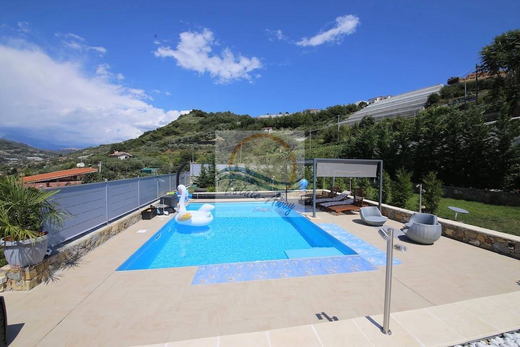 casa indipendente in vendita a Vallecrosia