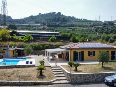casa indipendente in vendita a Vallecrosia