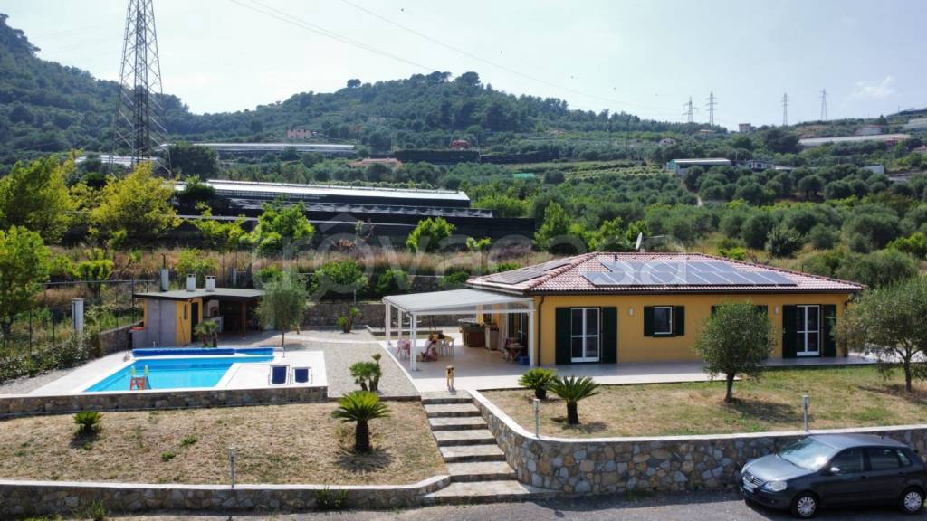 casa indipendente in vendita a Vallecrosia
